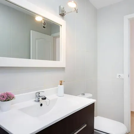 Apartamento Amplio En Zona De Playa *